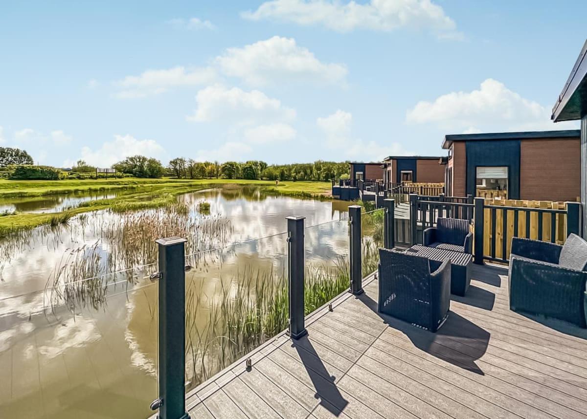 Waterside Hambleton Lakeside Lodges Poulton-le-Fylde Exterior foto